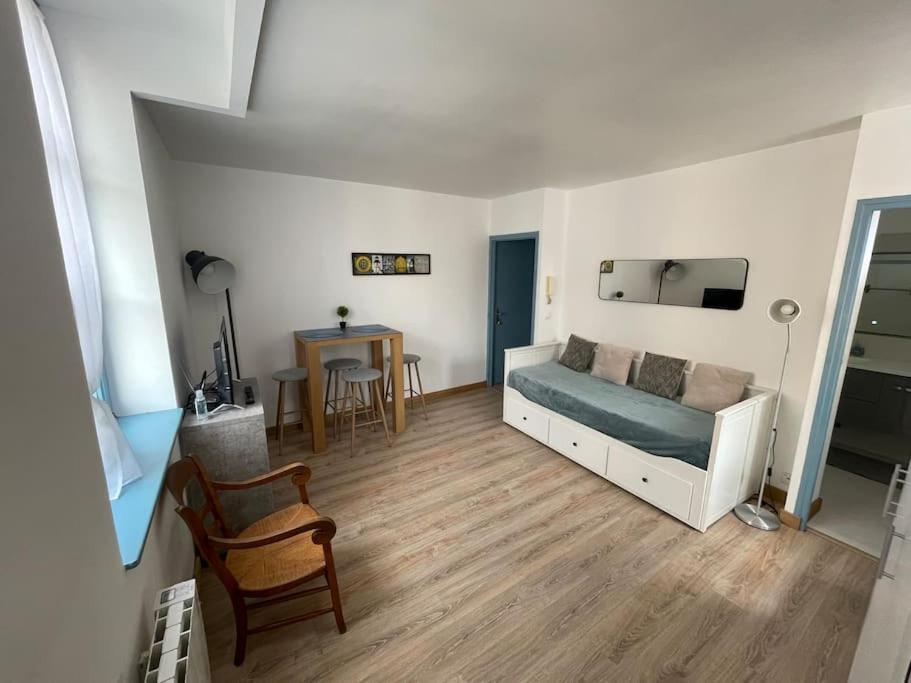 15 Rue Chevalier Paul *